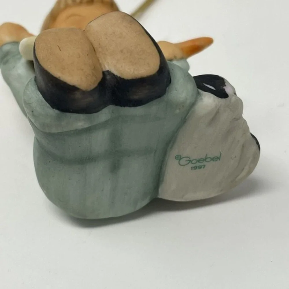 1997 GOEBEL BERTA HUMMEL mini To A‎ Good Girl Porcelain Christmas Ornament Cat